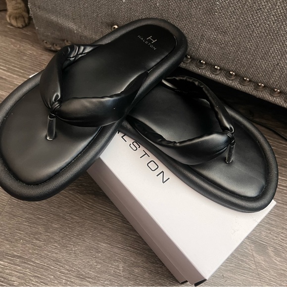 Halston flip flops 8.5 - Picture 5 of 8
